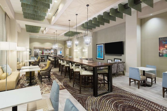 Imagen de los interiores del Hotel Hampton Inn And Suites Tampa Airport Avion Park Westshore. Foto 18