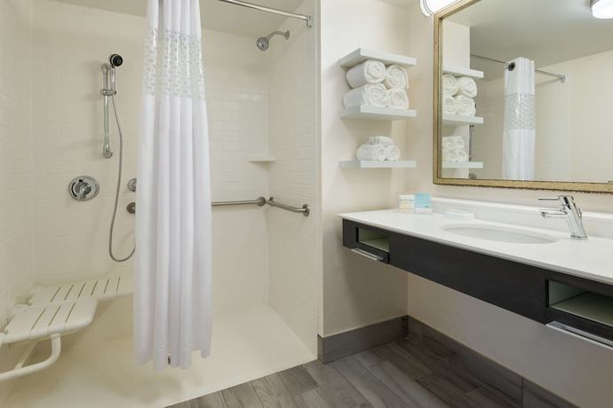 Imagen de la habitación del Hotel Hampton Inn And Suites Tampa Airport Avion Park Westshore. Foto 11