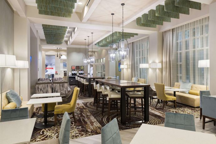 Imagen de los interiores del Hotel Hampton Inn And Suites Tampa Airport Avion Park Westshore. Foto 19