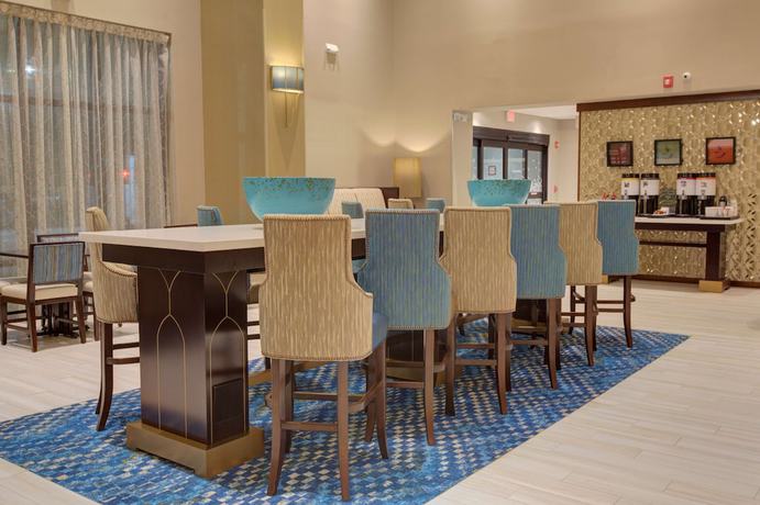 Imagen de los interiores del Hotel Hampton Inn And Suites Tampa Busch Gardens Area. Foto 18
