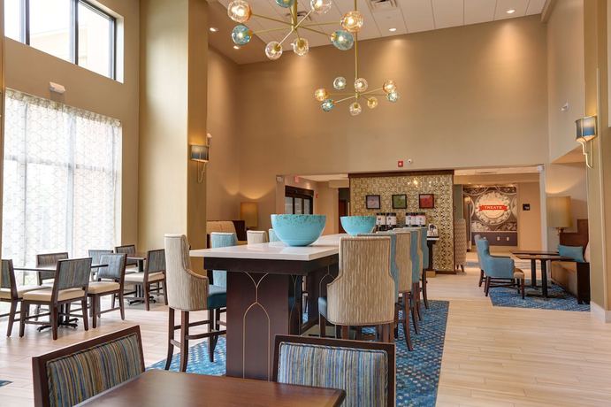 Imagen de los interiores del Hotel Hampton Inn And Suites Tampa Busch Gardens Area. Foto 19