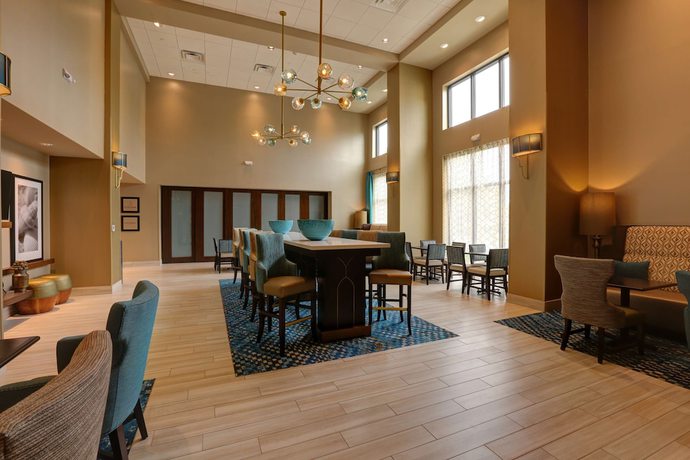 Imagen de los interiores del Hotel Hampton Inn And Suites Tampa Busch Gardens Area. Foto 20