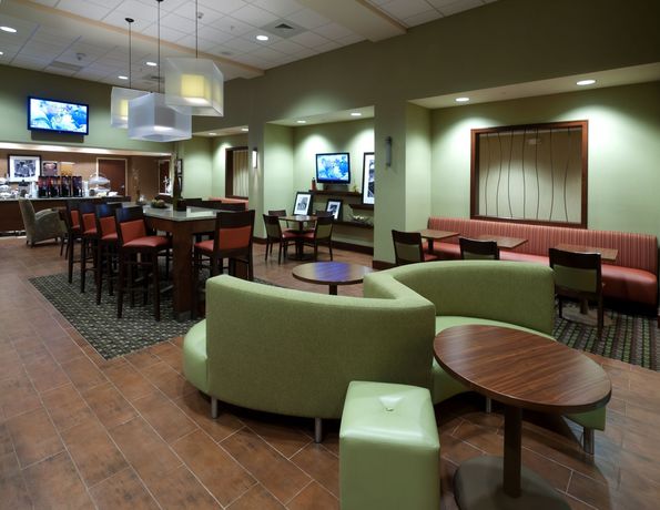 Imagen de la piscina del Hotel Hampton Inn And Suites University Area. Foto 16