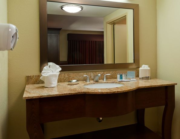 Imagen del bar/restaurante del Hotel Hampton Inn And Suites University Area. Foto 2