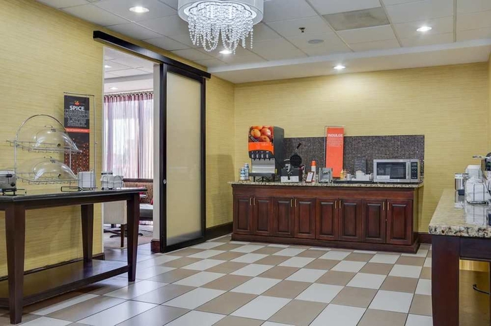 Imagen del bar/restaurante del Hotel Hampton Inn Atlanta Fairburn. Foto 2