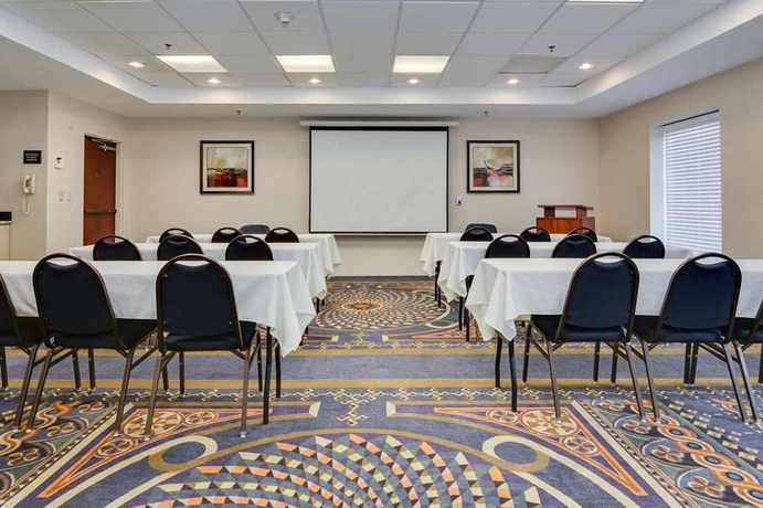 Imagen de los interiores del Hotel Hampton Inn Atlanta Fairburn. Foto 10