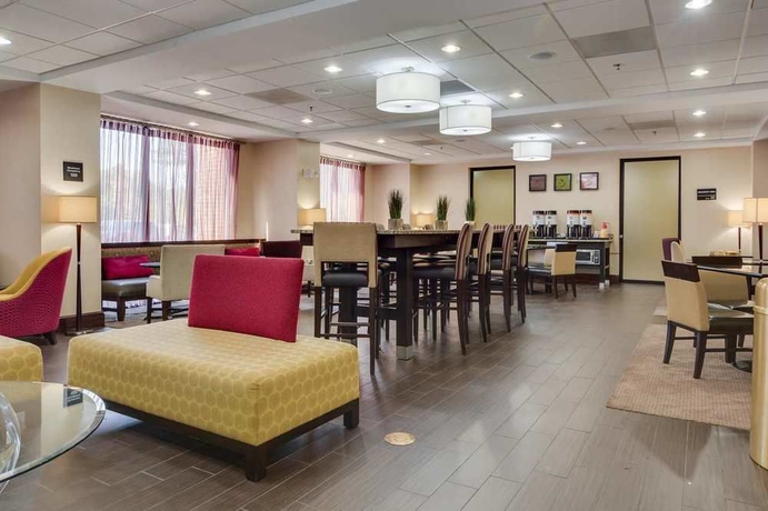 Imagen del bar/restaurante del Hotel Hampton Inn Atlanta Fairburn. Foto 3