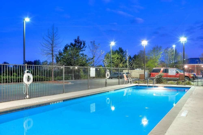 Imagen de la piscina del Hotel Hampton Inn Atlanta Fairburn. Foto 15