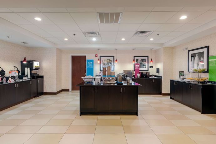Imagen del bar/restaurante del Hotel Hampton Inn Atlanta McDonough, Mcdonough. Foto 2