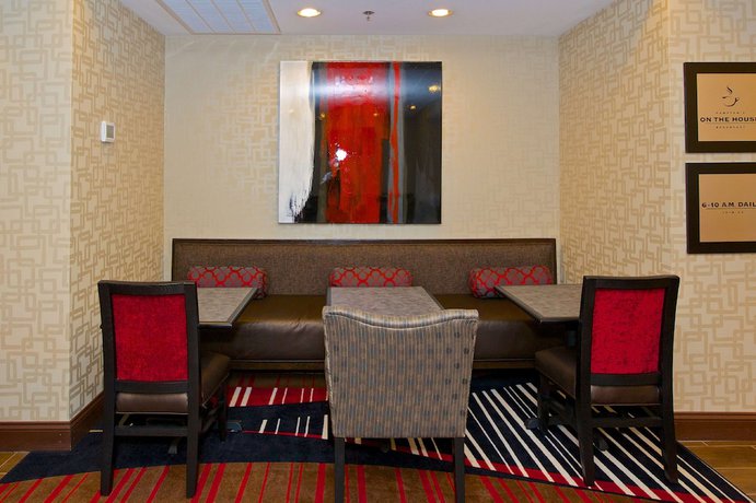 Imagen del bar/restaurante del Hotel Hampton Inn Atlanta McDonough, Mcdonough. Foto 3
