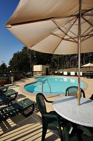 Imagen de la piscina del Hotel Hampton Inn Atlanta Nw Cumberland. Foto 15