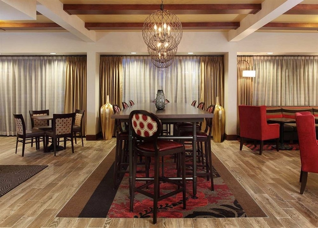 Imagen del bar/restaurante del Hotel Hampton Inn Atlanta Nw Cumberland. Foto 3