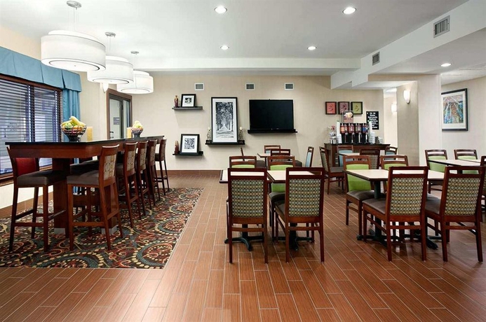 Imagen del bar/restaurante del Hotel Hampton Inn Atlanta - Stockbridge. Foto 2