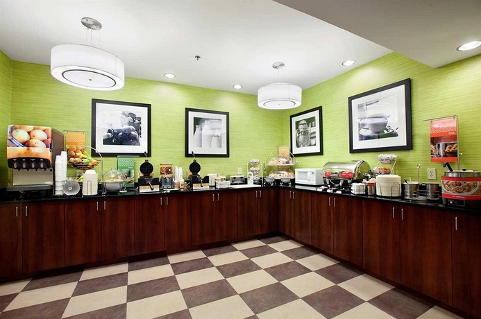 Imagen del bar/restaurante del Hotel Hampton Inn Atlanta - Stockbridge. Foto 3