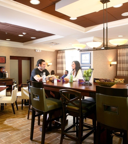 Imagen del bar/restaurante del Hotel Hampton Inn Atlanta-canton. Foto 2