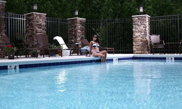 Imagen de la piscina del Hotel Hampton Inn Atlanta-canton. Foto 15