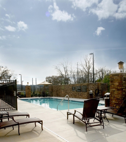 Imagen de la piscina del Hotel Hampton Inn Atlanta-canton. Foto 16