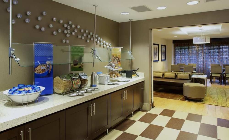 Imagen del bar/restaurante del Hotel Hampton Inn Atlanta-mall Of Georgia. Foto 2