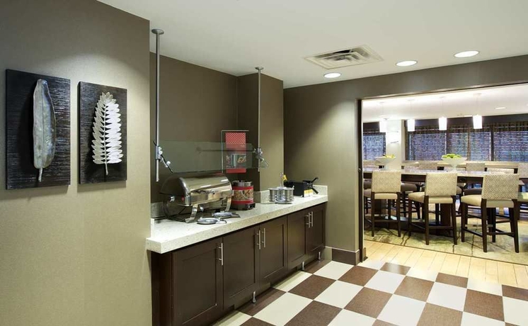 Imagen del bar/restaurante del Hotel Hampton Inn Atlanta-mall Of Georgia. Foto 4