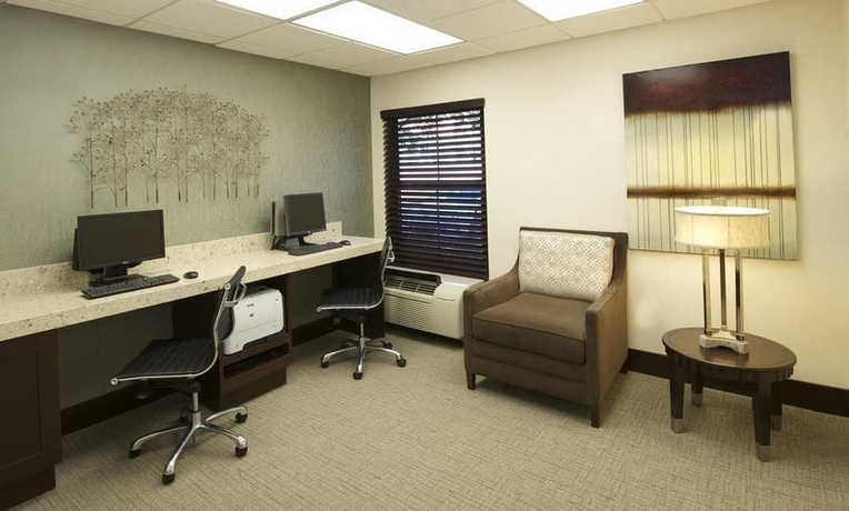 Imagen de los interiores del Hotel Hampton Inn Atlanta-mall Of Georgia. Foto 13