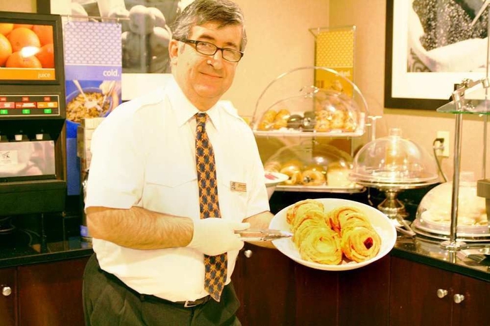 Imagen del bar/restaurante del Hotel Hampton Inn Atlanta-north Druid Hills. Foto 6