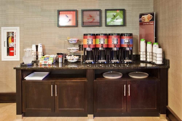 Imagen del bar/restaurante del Hotel Hampton Inn Atlanta-town Center/kennesaw. Foto 3