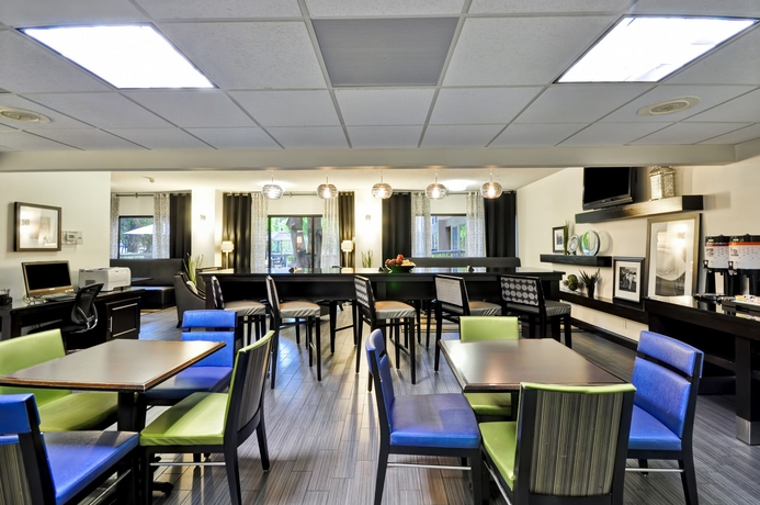 Imagen del bar/restaurante del Hotel Hampton Inn Austin North @ I - 35 and Hwy 183. Foto 6