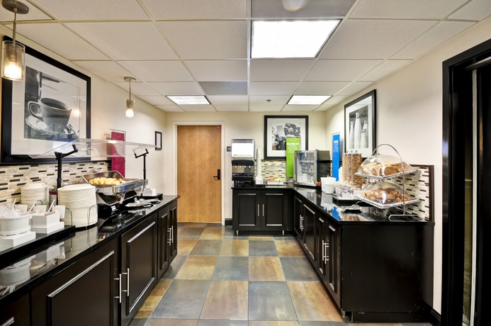 Imagen del bar/restaurante del Hotel Hampton Inn Austin North @ I - 35 and Hwy 183. Foto 7