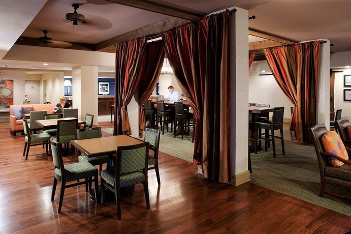 Imagen de los interiores del Hotel Hampton Inn Austin Nw Near The Domain. Foto 11