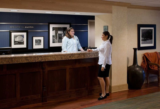 Imagen de los interiores del Hotel Hampton Inn Austin Nw Near The Domain. Foto 13