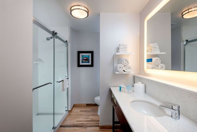 Imagen de la habitación del Hotel Hampton Inn Baltimore Bayview Campus. Foto 15