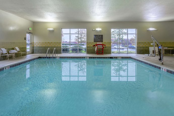 Imagen de la piscina del Hotel Hampton Inn Baltimore/owings Mills. Foto 20