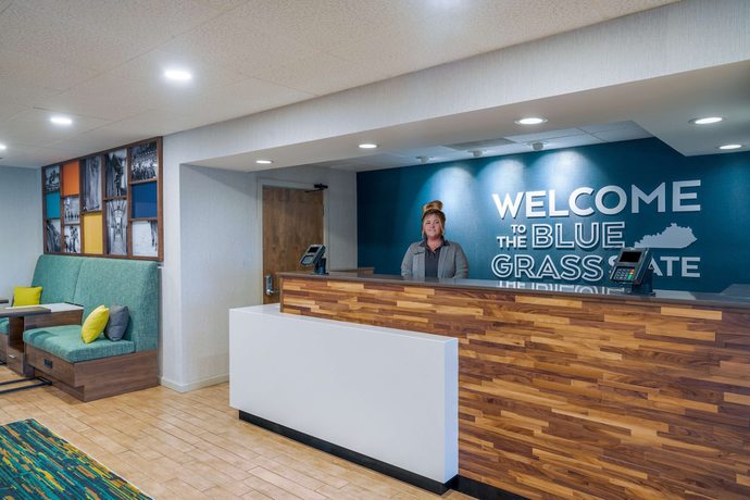 Imagen de los interiores del Hotel Hampton Inn Bardstown. Foto 18