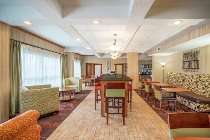 Imagen de los interiores del Hotel Hampton Inn Bardstown. Foto 19