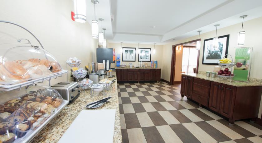 Imagen general del Hotel Hampton Inn Bismarck. Foto 10