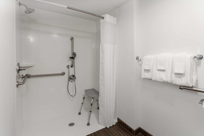 Imagen de la habitación del Hotel Hampton Inn Bloomington. Foto 5
