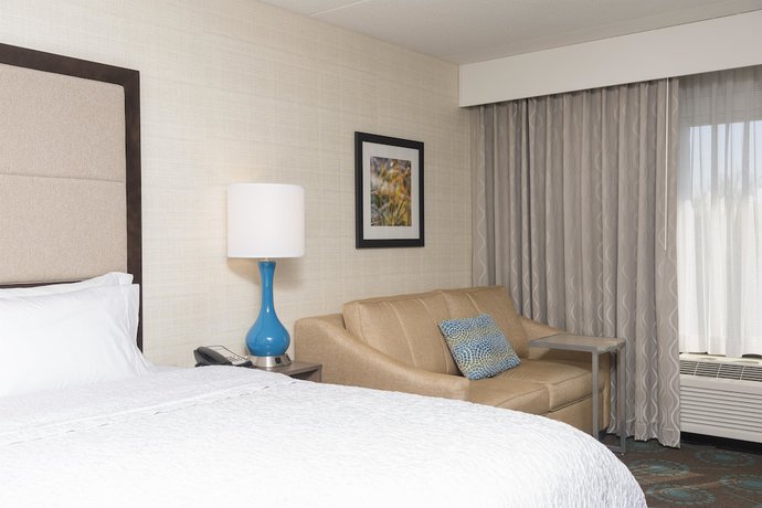 Imagen de la habitación del Hotel Hampton Inn Bloomington. Foto 8