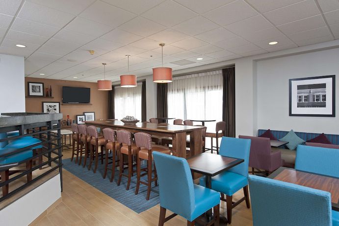 Imagen de los interiores del Hotel Hampton Inn Bloomington. Foto 18