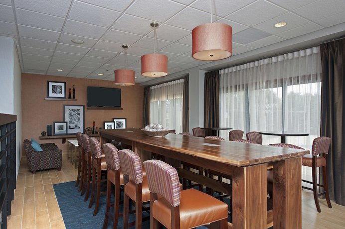 Imagen de los interiores del Hotel Hampton Inn Bloomington. Foto 20