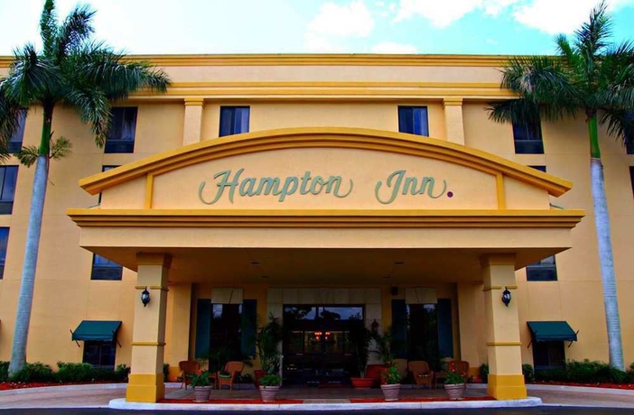 Imagen de los exteriores del Hotel Hampton Inn Boca Raton. Foto 5