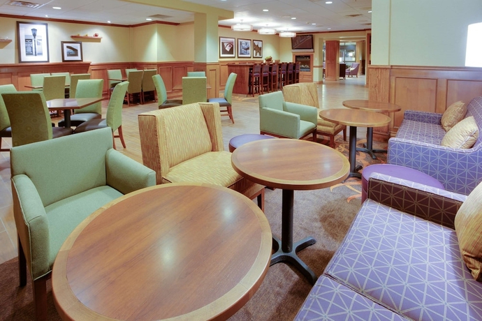 Imagen de los interiores del Hotel Hampton Inn Bordentown. Foto 19