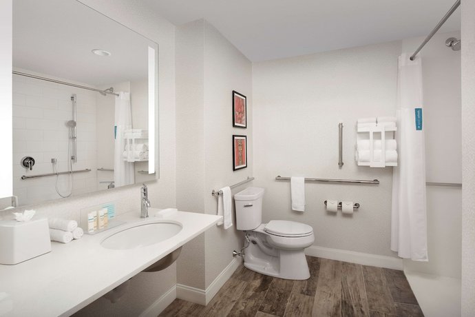 Imagen de la habitación del Hotel Hampton Inn Boston Logan Airport Chelsea. Foto 8