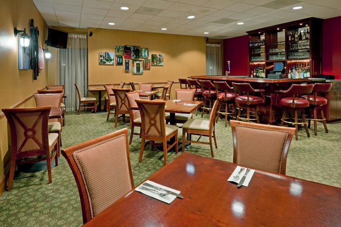 Imagen de los interiores del Hotel Hampton Inn Boston - Logan Airport. Foto 15