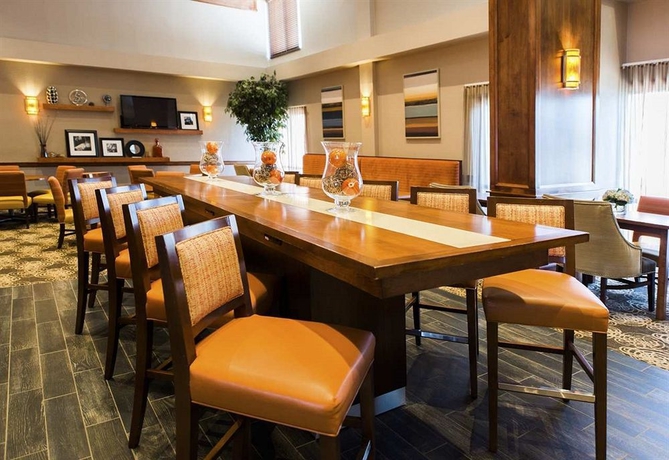 Imagen del bar/restaurante del Hotel Hampton Inn Boston - Norwood. Foto 4