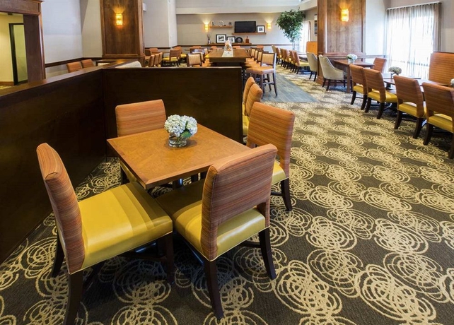 Imagen del bar/restaurante del Hotel Hampton Inn Boston - Norwood. Foto 5