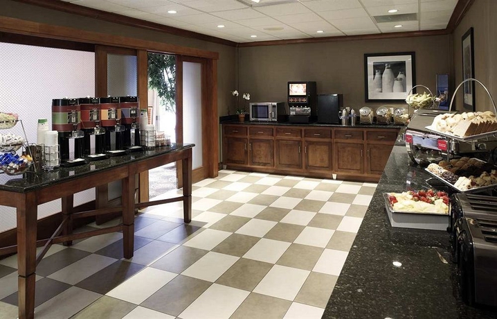 Imagen del bar/restaurante del Hotel Hampton Inn Boston - Norwood. Foto 6
