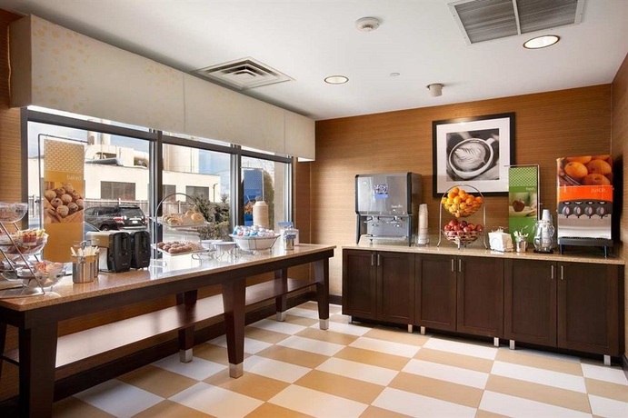 Imagen del bar/restaurante del Hotel Hampton Inn Boston/braintree. Foto 3