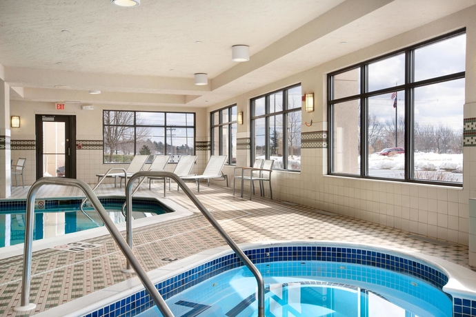 Imagen de la piscina del Hotel Hampton Inn Boston/braintree. Foto 15