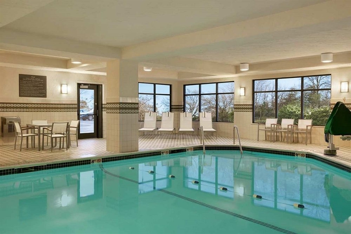Imagen de la piscina del Hotel Hampton Inn Boston/braintree. Foto 16