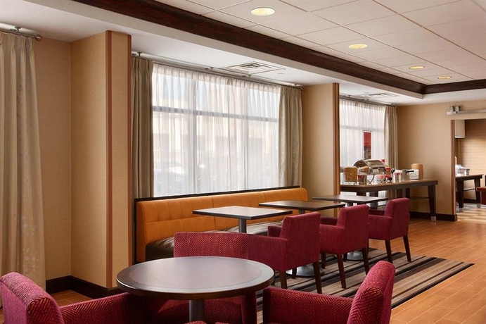 Imagen del bar/restaurante del Hotel Hampton Inn Boston/braintree. Foto 5